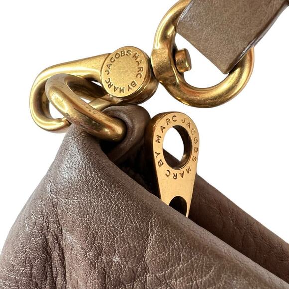 MARC JACOBS Classic Q Crossbody in Brown Leather - Picture 8 of 14